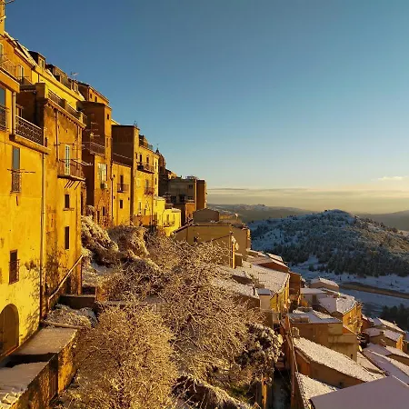 Idria 14 Couette-café Troina