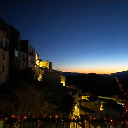 Idria 14 Couette-café Troina